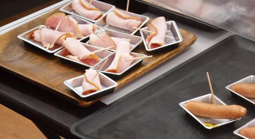 スーパーの試食コーナー
